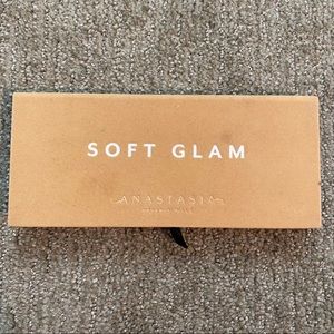 Anastasia Soft Glam palette